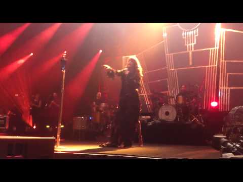 No Fighting - Florence Welch stops the fight (Florence + The Machine in Aberdeen AECC)