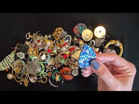 ASMR | Matching Up 91 Pairs of Earrings (Whisper)