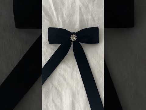 this Emi Jay bow barrette is SO cute