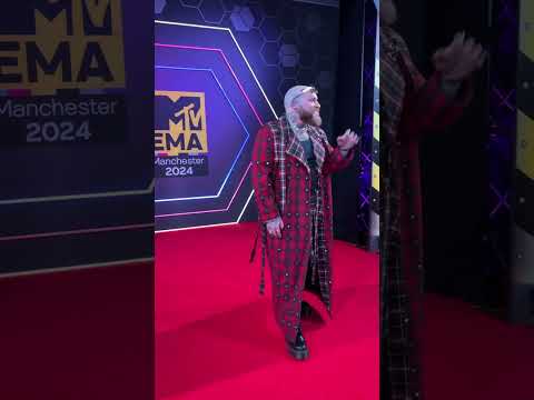 Teddy Swims on the Red Carpet | 2024 EMAs