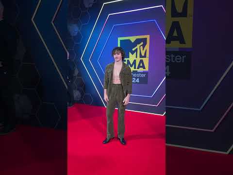 Benson Boone Stuns on the Red Carpet | 2024 EMAs