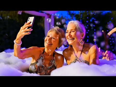 MATURE WOMEN OVER 60. FOAM PARTY.