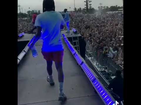 Shenseea - Bad gyal (In front of thousands of fans) 💯😍👍