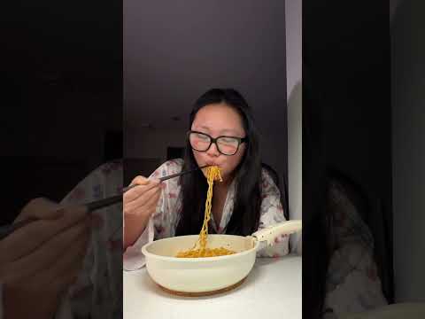 it’s midnight & im craving buldak noodles @samyangfoods #buldakramen #spicynoodles #mukbang #asmr