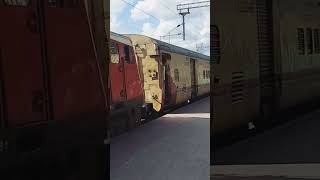 03183 SDAH LGL PGR SPL V/S 02518 GHY KOAA SPL FARE SF SPL...At Belgharia