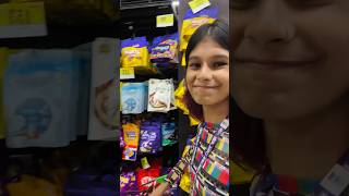 Ente favourite chocolates vagichu🤩 | amma’s reaction🤣 | thejathangu😉 #Shorts