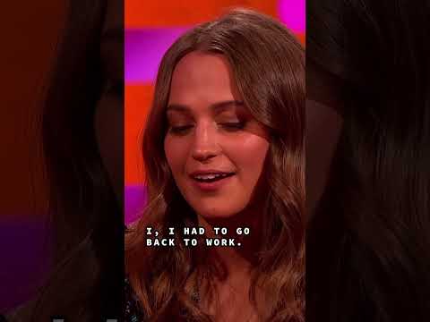 #AliciaVikander left her Oscar behind ✨🏆 #grahamnorton #thegrahamnortonshow