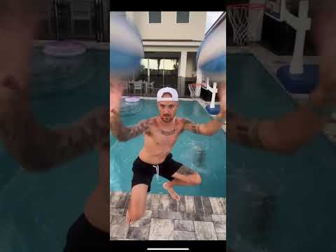 4 WAYS TO JUMP INTO A POOL! 💦 AVENGERS SUPERHEROES 💥