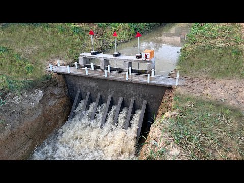 Mini  Dam Construction With Six Gates Water Discharge