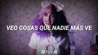 "Seremos una familia perfecta" | Dollhouse | Melanie Martinez | Sub. Español | Official Video |