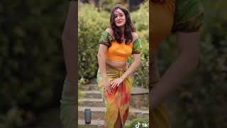 ගෑනු ලමයි ලස්සනම සාරියට |Pretty Young Srilankan Girl |Beautiful Dance@artoflifeinsrilanka8096 #2024