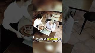 "A Meal of Kindness: Waitress's Selfless Act"#KindnessMatters #YouTubeShorts