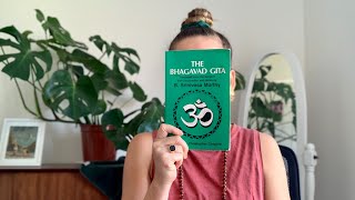 The Bhagavad Gita (B. Srinivasa Murthy & Christopher Chapple) - Yoga Book Review by a Yoga Teacher🧘📚