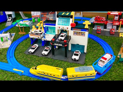 はたらくくるま かくれんぼ♬ 救急車 ショベルカー清掃車 をさがそう！トミカ TOMICA Let's play hide and seek with vehicles