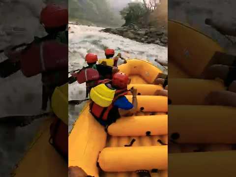 Raft Flipped 🥶🥶 #adventure #rishikesh 🥵🥵 #dangerous #thrilling #rafting #shivpuri #nevergiveup #utk