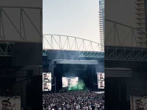 Sir posty malone & angus stone bringing down the house at marvel stadium last night 🌊⚓️