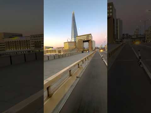 Sunrise cycling over London Bridge - #cyclinglife #cycling #cyclinguk #ciclismo  #bicyclingnl