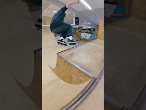 Disaster Top Soul, fakie 360 handplant