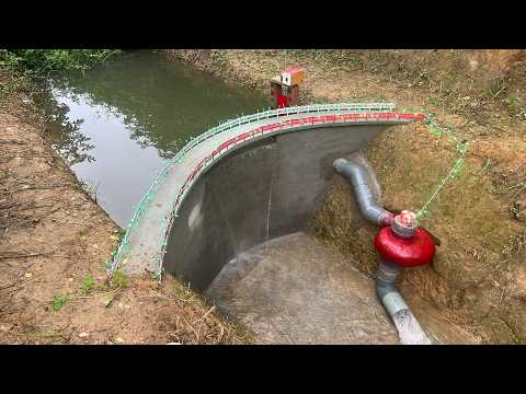 Construction of curved hydroelectric dam with Francis turbine