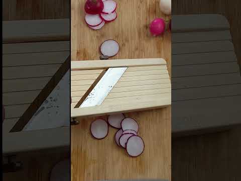 Slicing Radish! #CookingTip #KitchenHacks #JapaneseMandoline #RadishSlicing #CulinaryTips #MealPrep