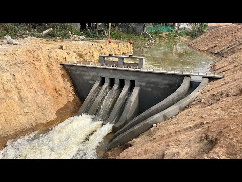 Construction of a powerful 4-gate discharge dam