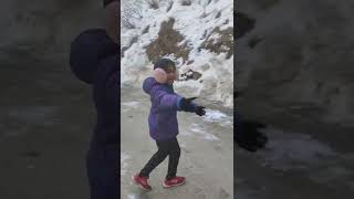 kid in ice#shorts#ice#icecream #trending#kidsvideo #subscribe#kidslove #kids#shorts#lovelykids#enjoy