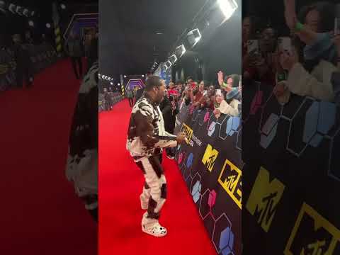 Busta Rhymes Arrives on the Red Carpet | 2024 EMAs