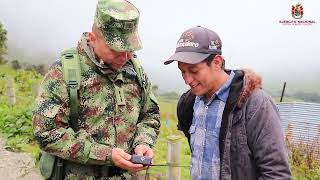 Ejército entrega radios a la comunidad de los sectores de influencia del Volcán Nevado del Ruiz