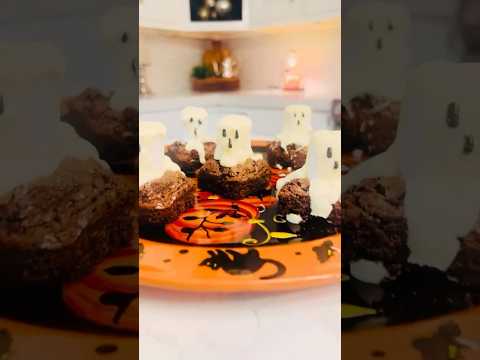 Fall Ghost brownies #easyrecipes #brownie #brownies #ghost #halloweenpartyideas #fallrecipes #treat