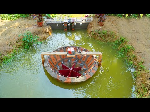 Construction Of Hydroelectricity With The Unit In The Middle Of The Lake