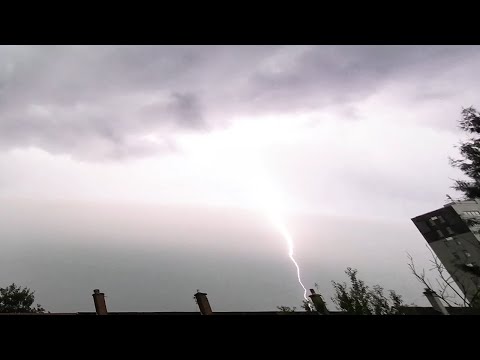 Lightning Strikes: Up And Down over the UK