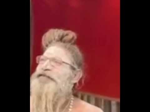 kumbh mein aaye ek aise sadhu jinhone 100 sal se pani ke ek bhi boond ko apne munh nahin liye#shorts