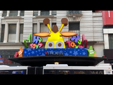 NEW Toys R Us OPENS in Manhattan New York City!!! Video Review & Walkthrough!