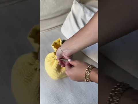 I crocheted a lemon makeup pouch!🍋