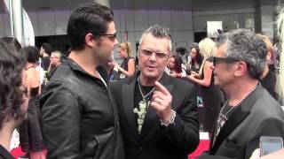 Dan Sultan reunites with INXS' Tim & Jon Farriss on the ARIA Red Carpet 2014