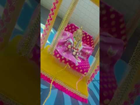 Vrindavan ka kan kan bola shri radha