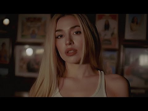 AVA MAX -  CAN'T FIGHT THE MOONLIGHT (VISUALIZER)