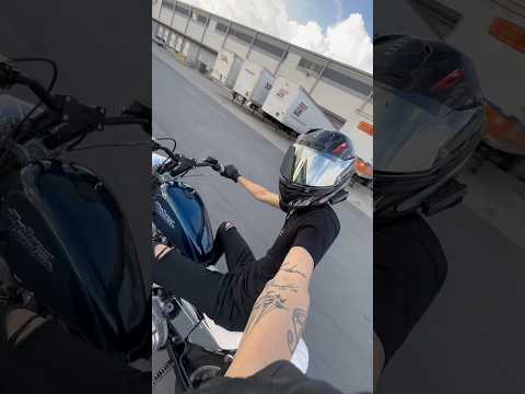 Riding a harley for the first time one handed