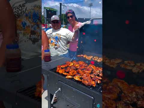 ¡Padres de familia preparan un asado para los peloteros!   hoy domingo de carnaval en el Justino #V