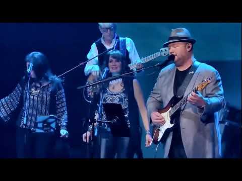 Christopher Cross with Orchestra - Sailing/All Right/Think Of Laura/Arthurs Theme (Live) (2016)