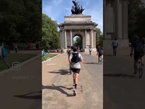 Running through Marble Arch - London #runningmotivation #runninglovers #runninglife #adidas