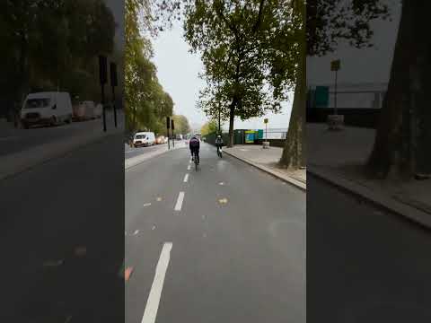 Commuting past the London Eye on the Thames Cyclepath #cycling #commuting #bikepath #bicicleta