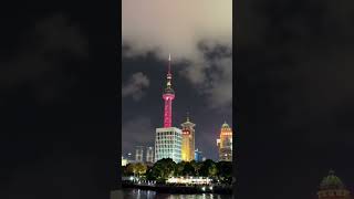 Enjoying the Huangpu River Cruise in Shanghai at The Bund #shanghai #shanghaitravel #thebundshanghai