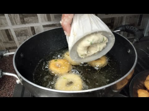 परफ़ेक्ट मेदुवड़े बनवा एकदम सोप्या पद्धतीने || How to make hotel style meduvada #meduvada