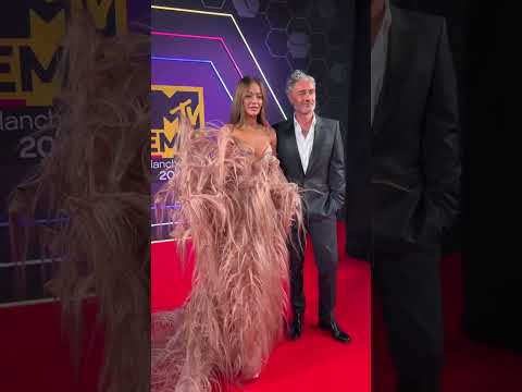 Rita Ora & Taika Waititi on the Red Carpet | 2024 EMAs