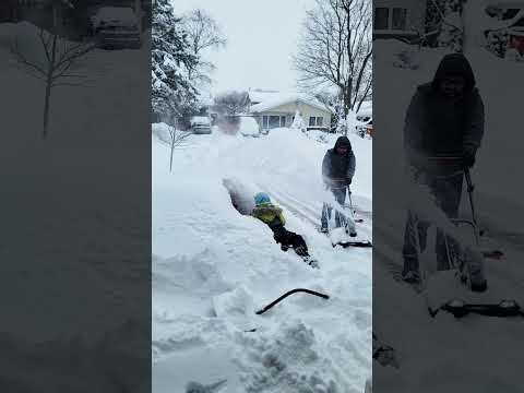 we dont have earthquakes. we have ❄️❄️#canada #canadasnow #snowstrom #canadawinter #canadasnowfall