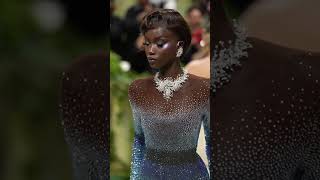 #AnokYai owns this 2024 #MetGala Swarovski look. 💎🔥 (🎥: Getty)