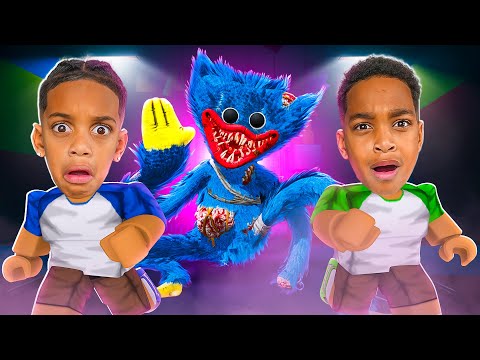 ESCAPE HUGGY WUGGY IN ROBLOX WITH THE DJ & KYRIE | The Prince Family Clubhouse