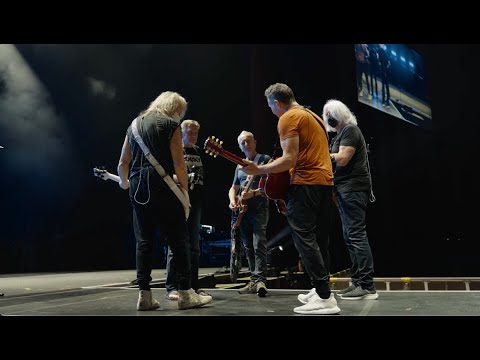 DEF LEPPARD - Behind The Summer Stadium Tour - Episode 5: Boston, New York, Miami and Dallas