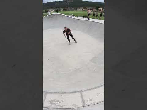 Howie with a topsoul to fakie from bowl to bowl #shorts #rollerblading #inlineskating